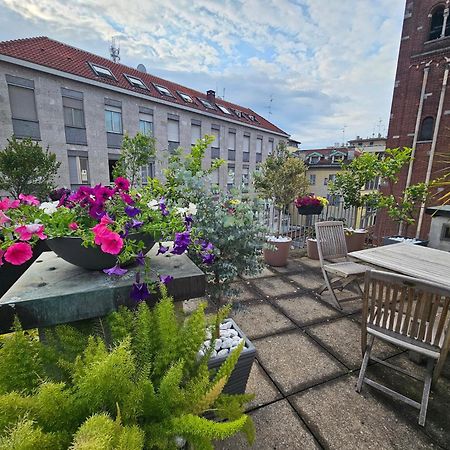 Exclusive Top Floor 2-Bedroom Flat Милано Екстериор снимка