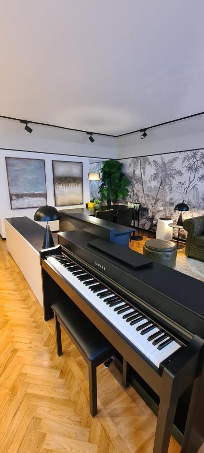 Exclusive Top Floor 2-Bedroom Flat Милано Екстериор снимка