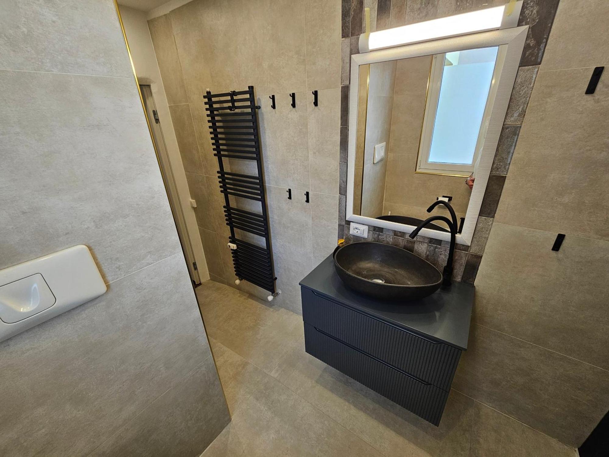 Exclusive Top Floor 2-Bedroom Flat Милано Екстериор снимка