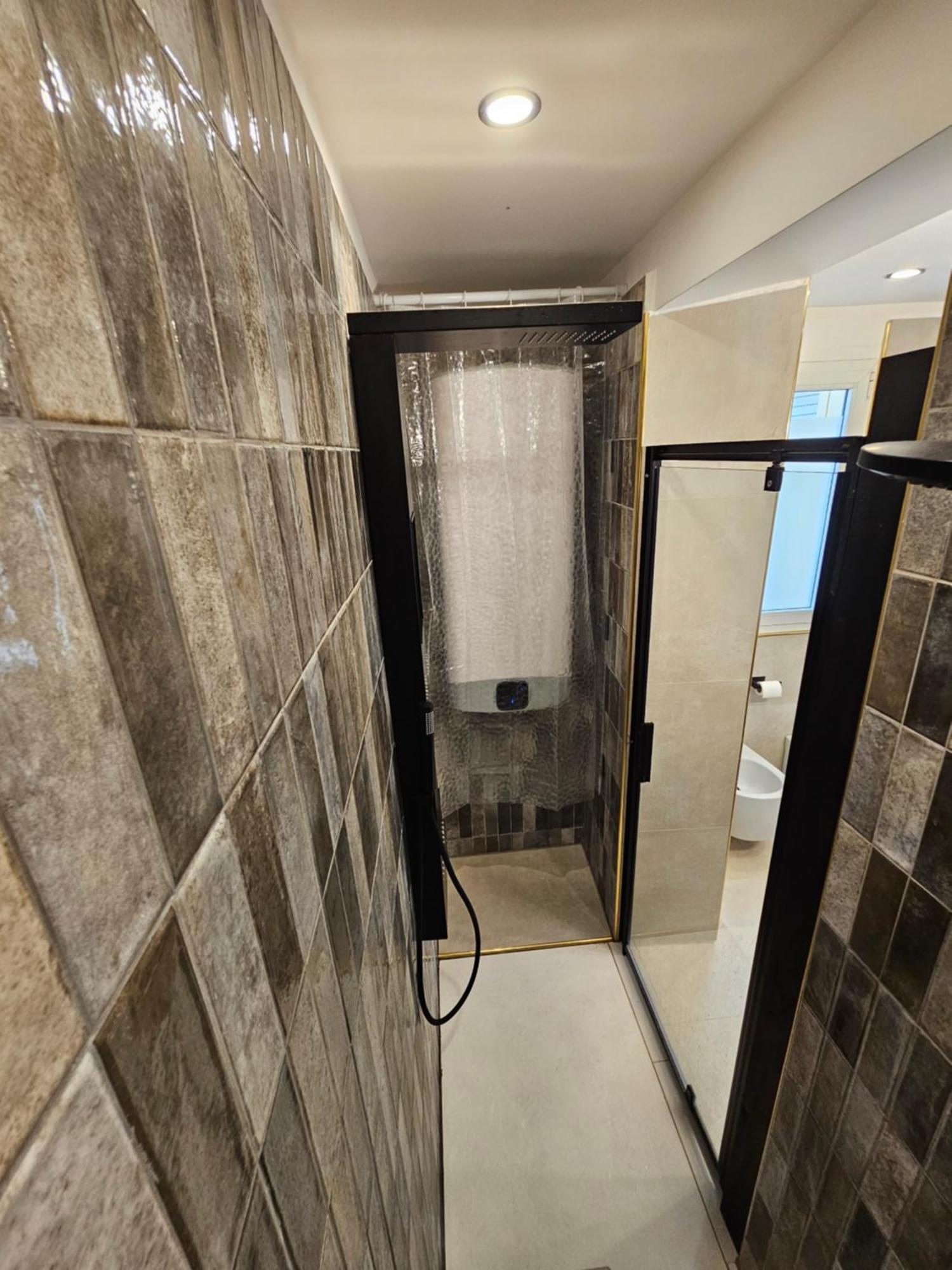 Exclusive Top Floor 2-Bedroom Flat Милано Екстериор снимка