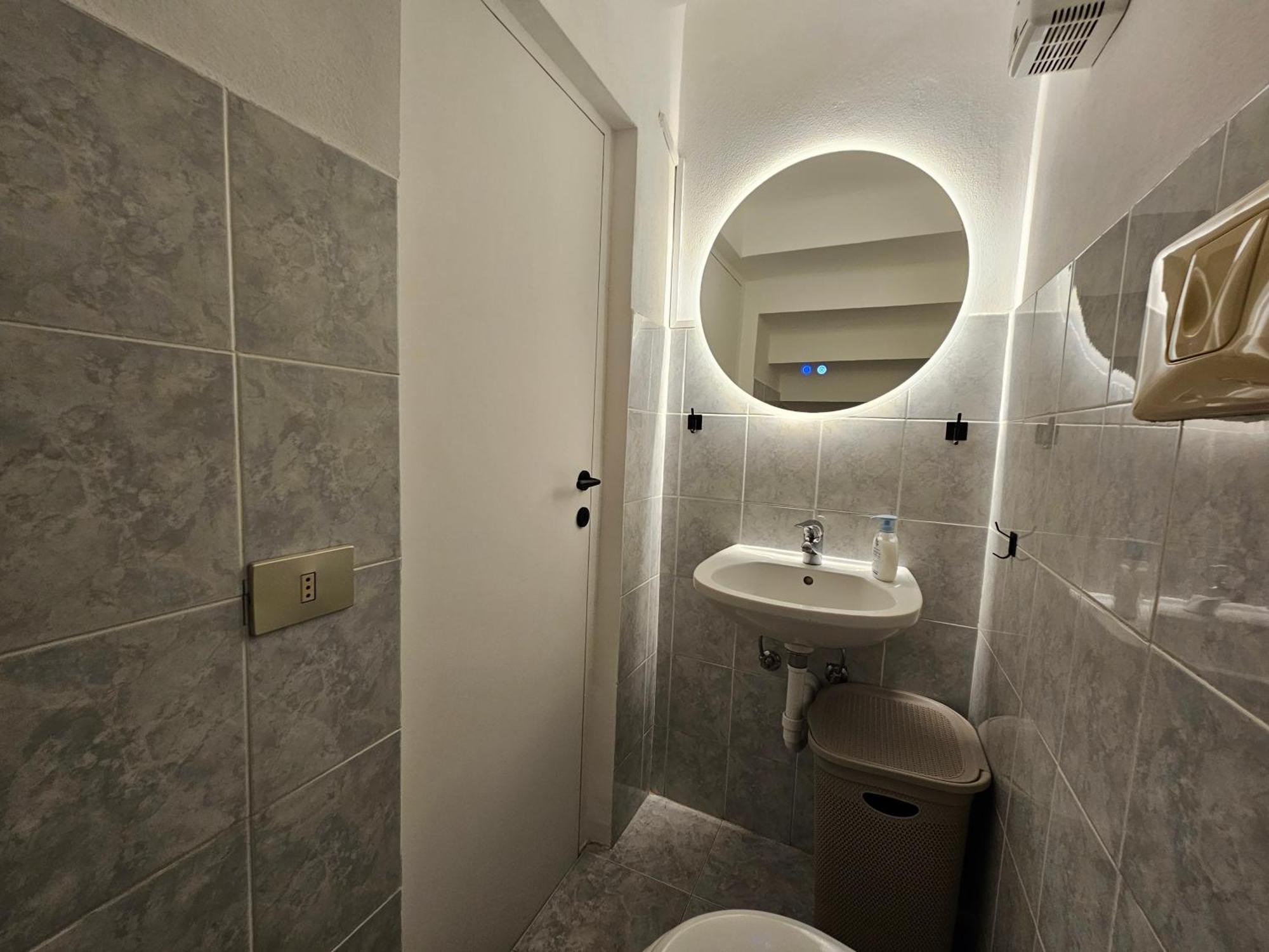 Exclusive Top Floor 2-Bedroom Flat Милано Екстериор снимка