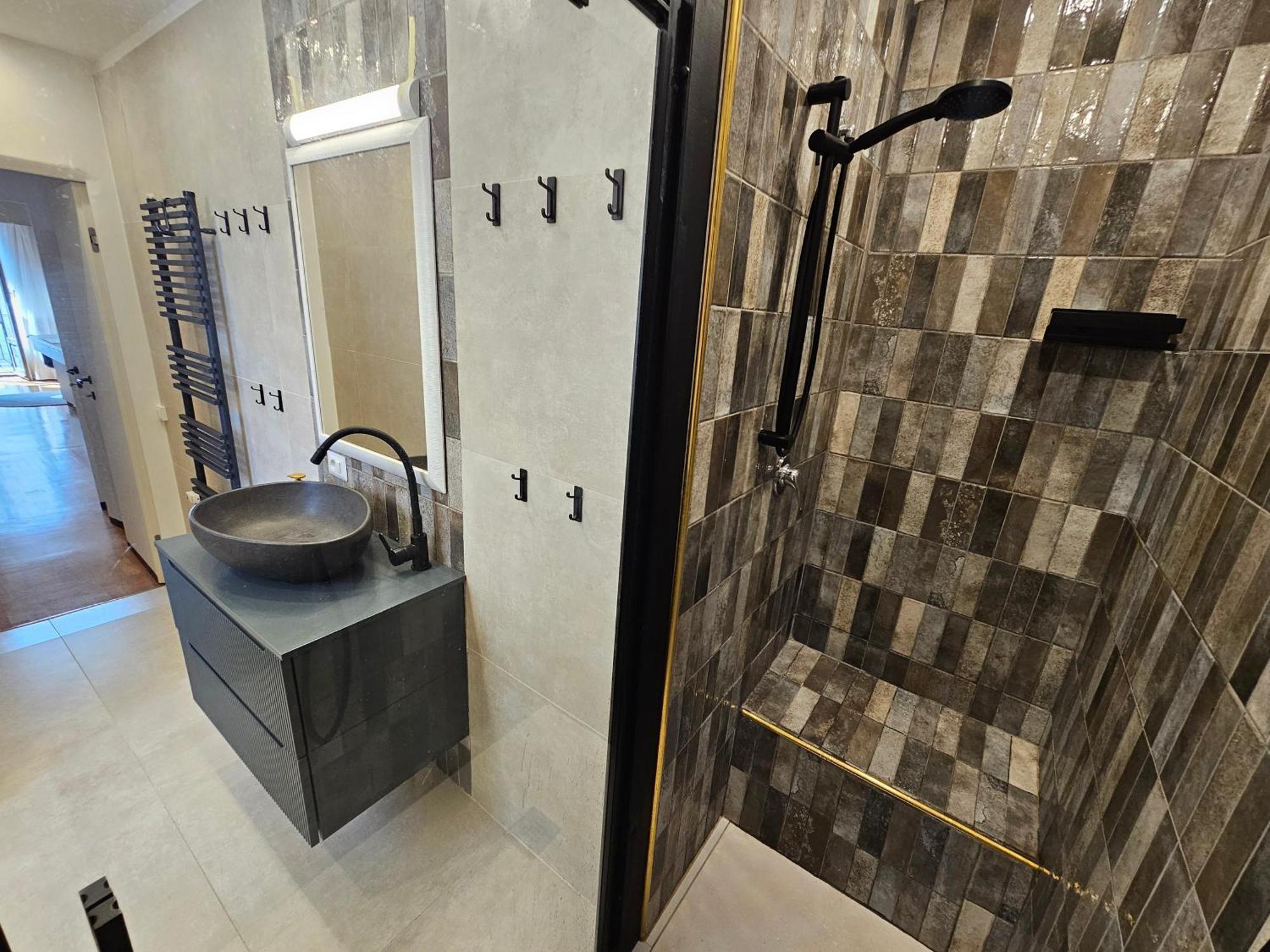 Exclusive Top Floor 2-Bedroom Flat Милано Екстериор снимка