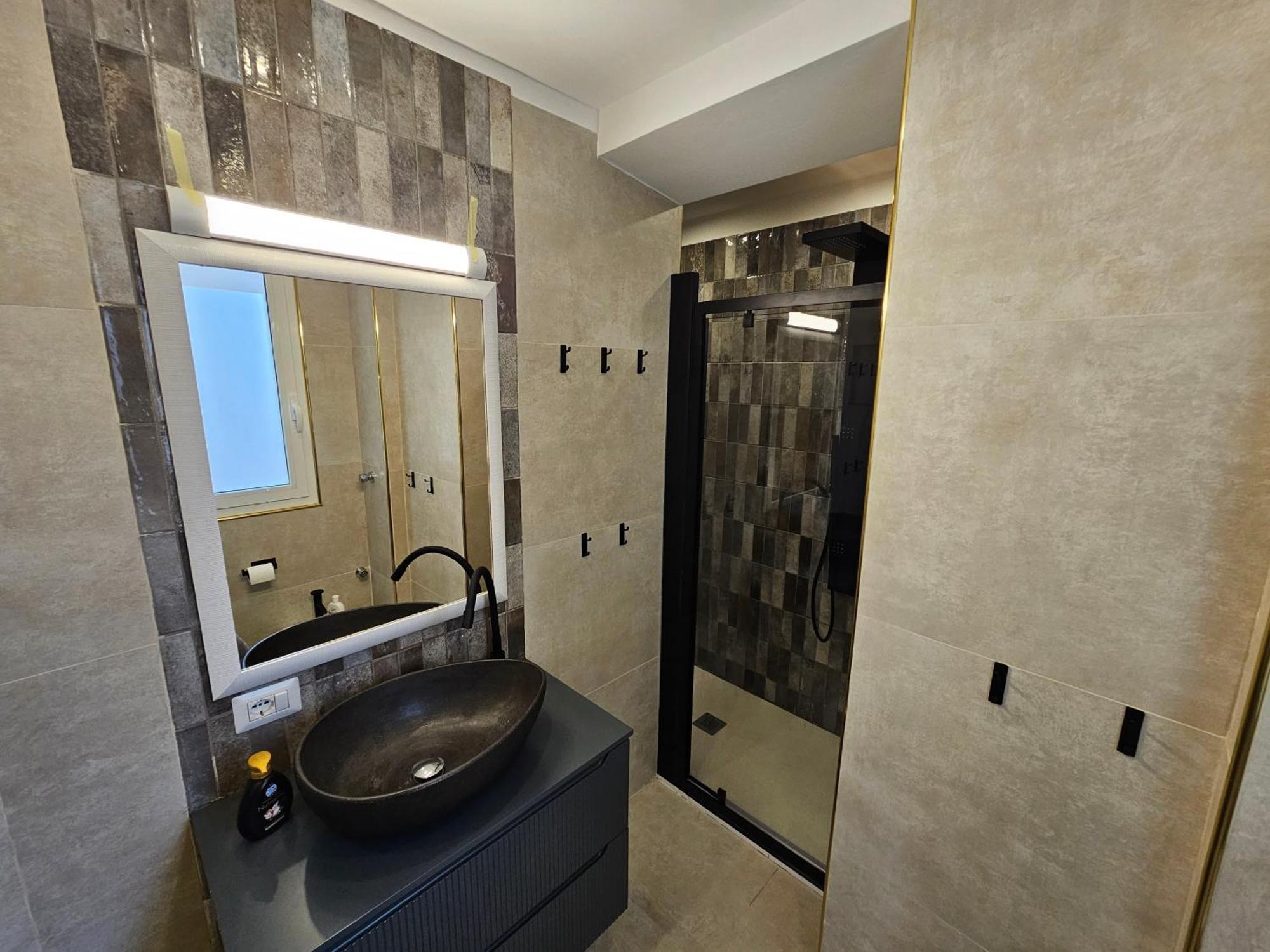 Exclusive Top Floor 2-Bedroom Flat Милано Екстериор снимка
